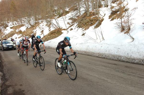 Chris Froome chasing